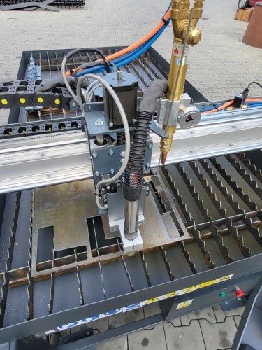 Ploter plazmowy CNC / wypalarka / wycinarka ze stołem CNC