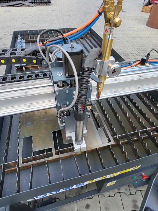 Ploter plazmowy CNC / wypalarka / wycinarka ze stołem CNC