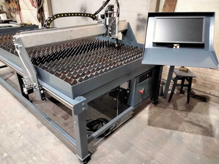 Ploter plazmowy CNC / wypalarka / wycinarka ze stołem CNC