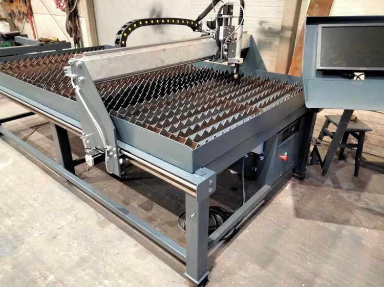 Ploter plazmowy CNC / wypalarka / wycinarka ze stołem CNC