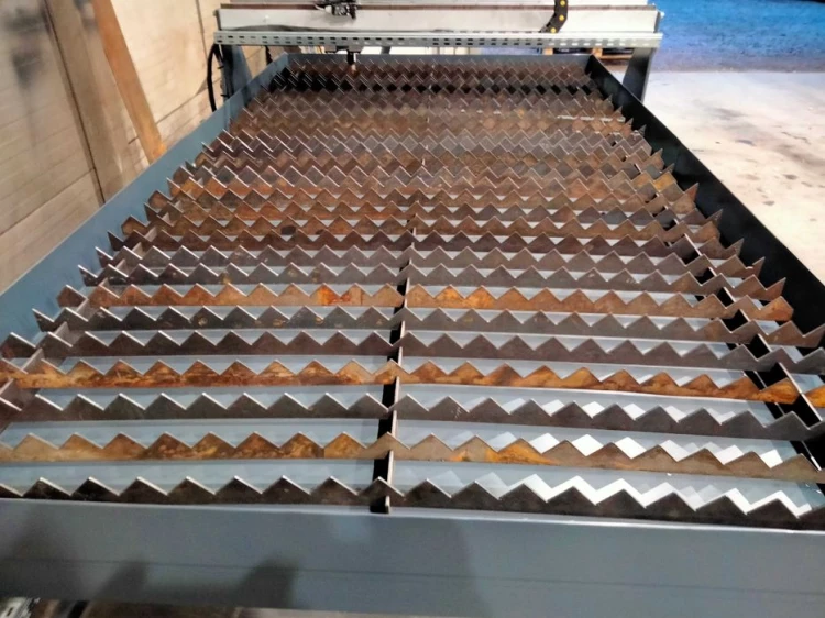 Ploter plazmowy CNC / wypalarka / wycinarka ze stołem CNC