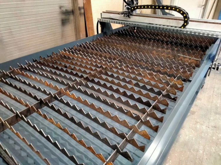Ploter plazmowy CNC / wypalarka / wycinarka ze stołem CNC